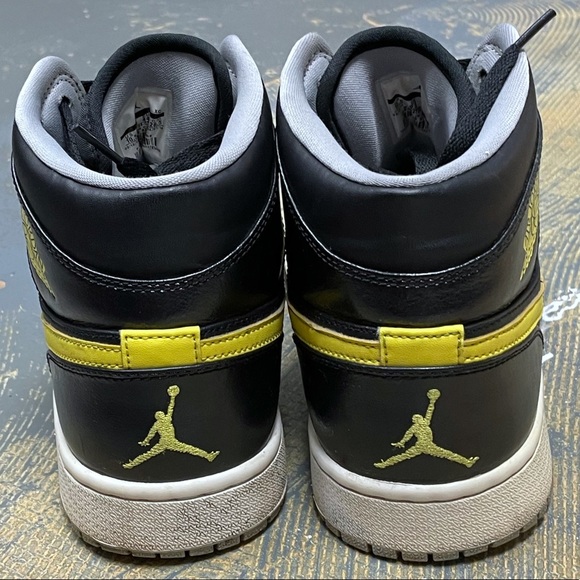 Nike Air Jordan 1 Mid Yellow 554724-070 10.5 Black - Picture 5 of 10